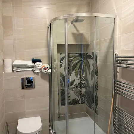 King-bed En-suite بيت ضيافة