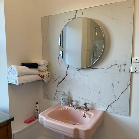 King-bed En-suite