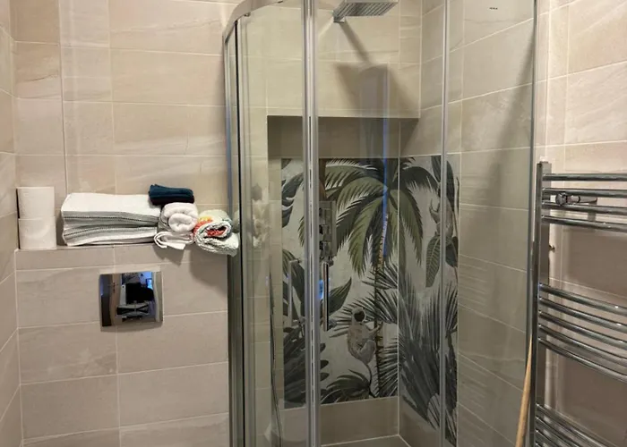 King-bed En-suite Guest house